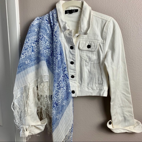 Cream/blue print tasseled scarf - Picture 4 of 4